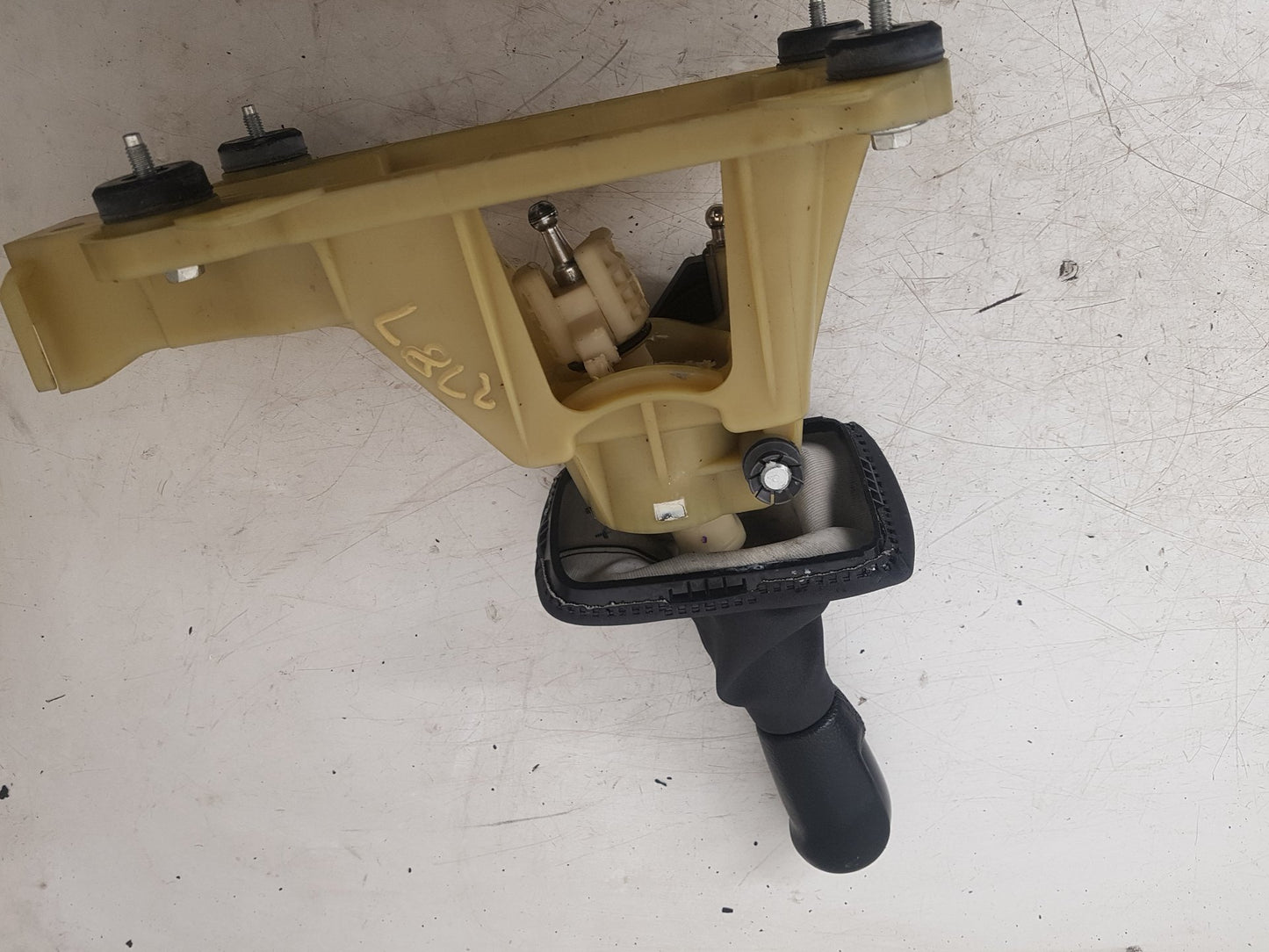 2004 - 2010 Volvo V50   Estate Gear Stick/Shifter 30735217