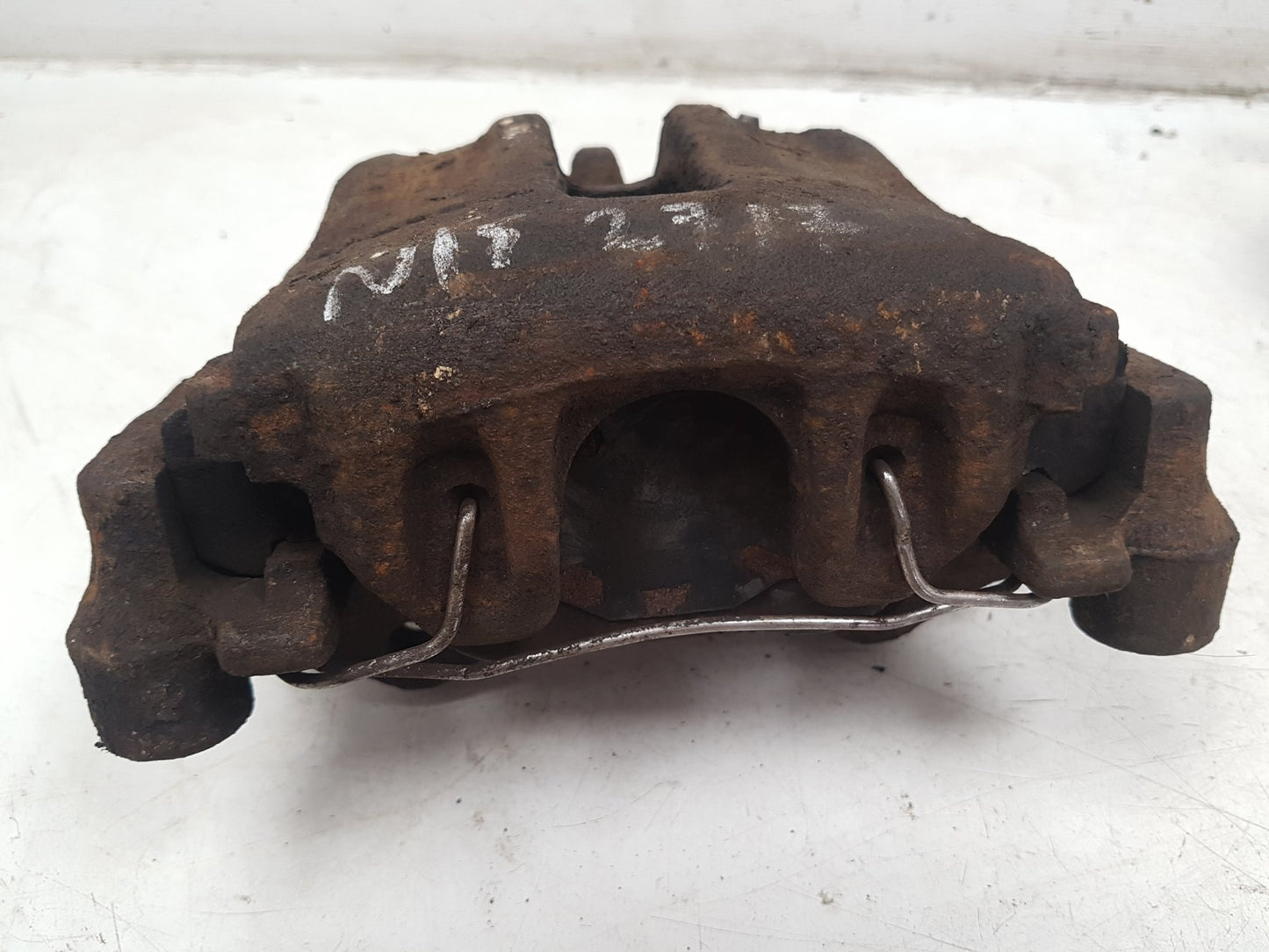 1992 - 1997 Volvo 850  Estate Left Front Caliper 3516840