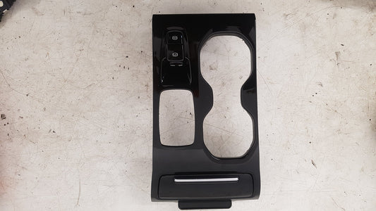 2017 - 2025 Volvo XC40 536 SUV Shifter Surround