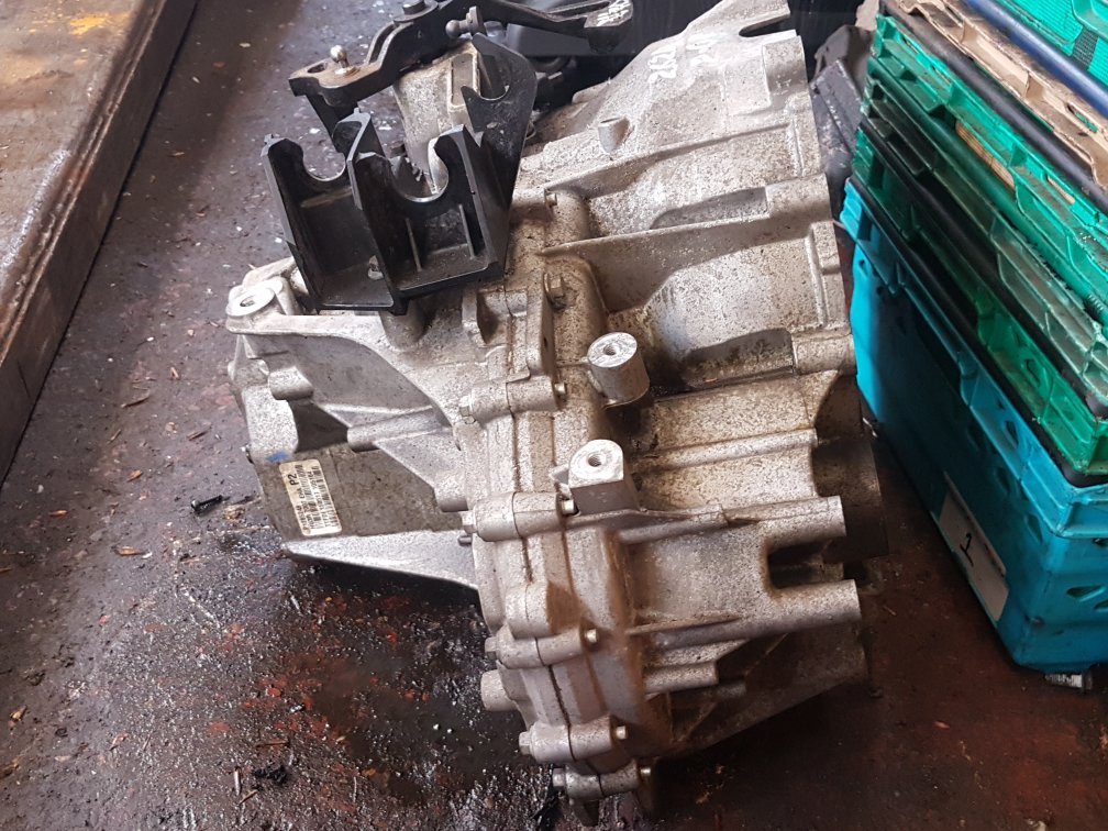 2012 - 2019 Volvo V40 Cross Country  Hatchback Manual Gearbox HU3R 7201 AHA 1285249