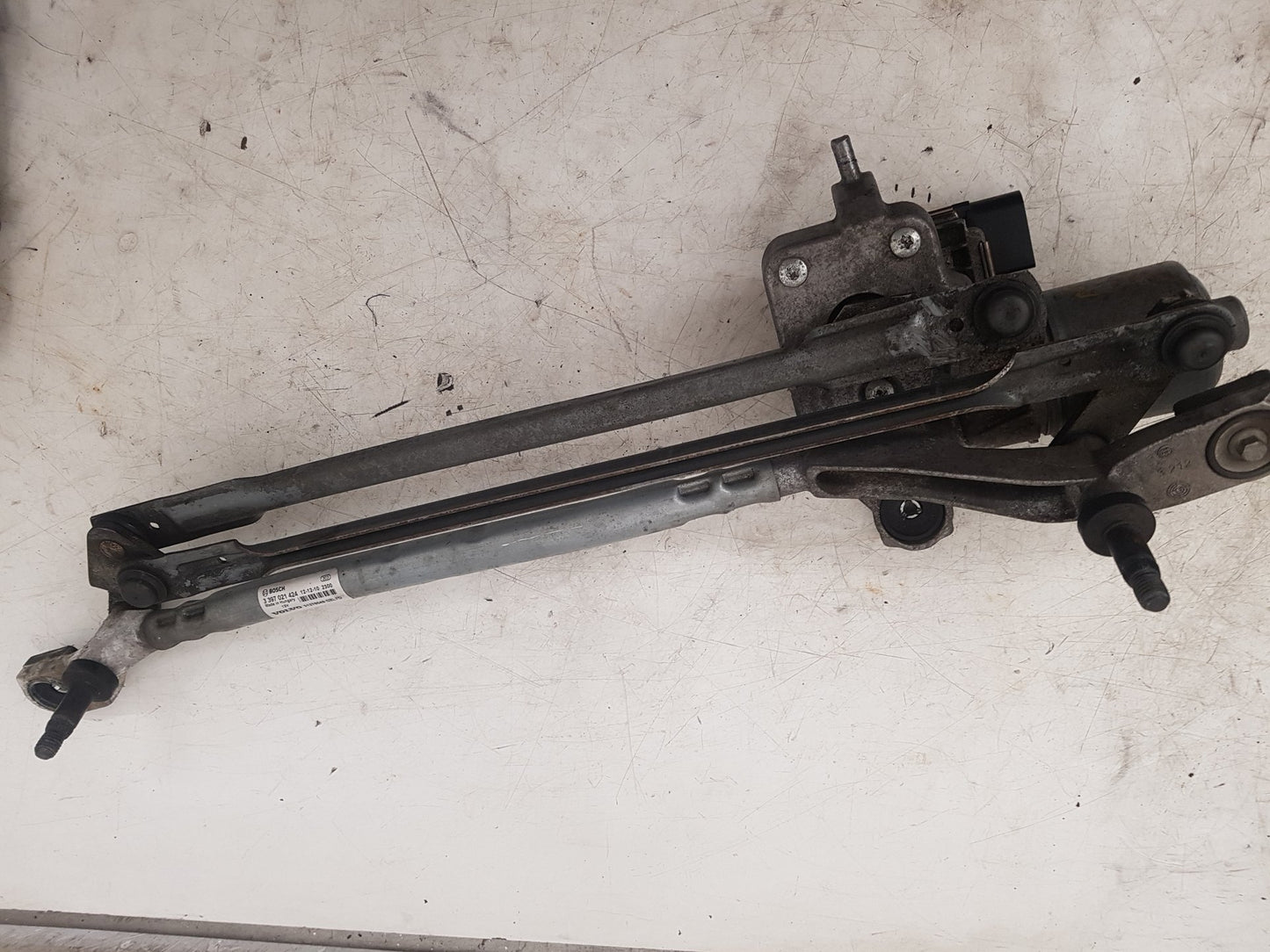 2013 - 2016 Volvo V40 III 525 Hatchback WIPER MOTOR (FRONT) & LINKAGE 3397021424