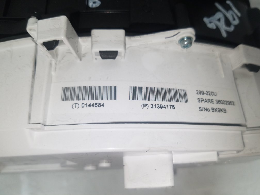 2012 - 2021 Volvo V40  Hatchback Instrument Cluster 31394175