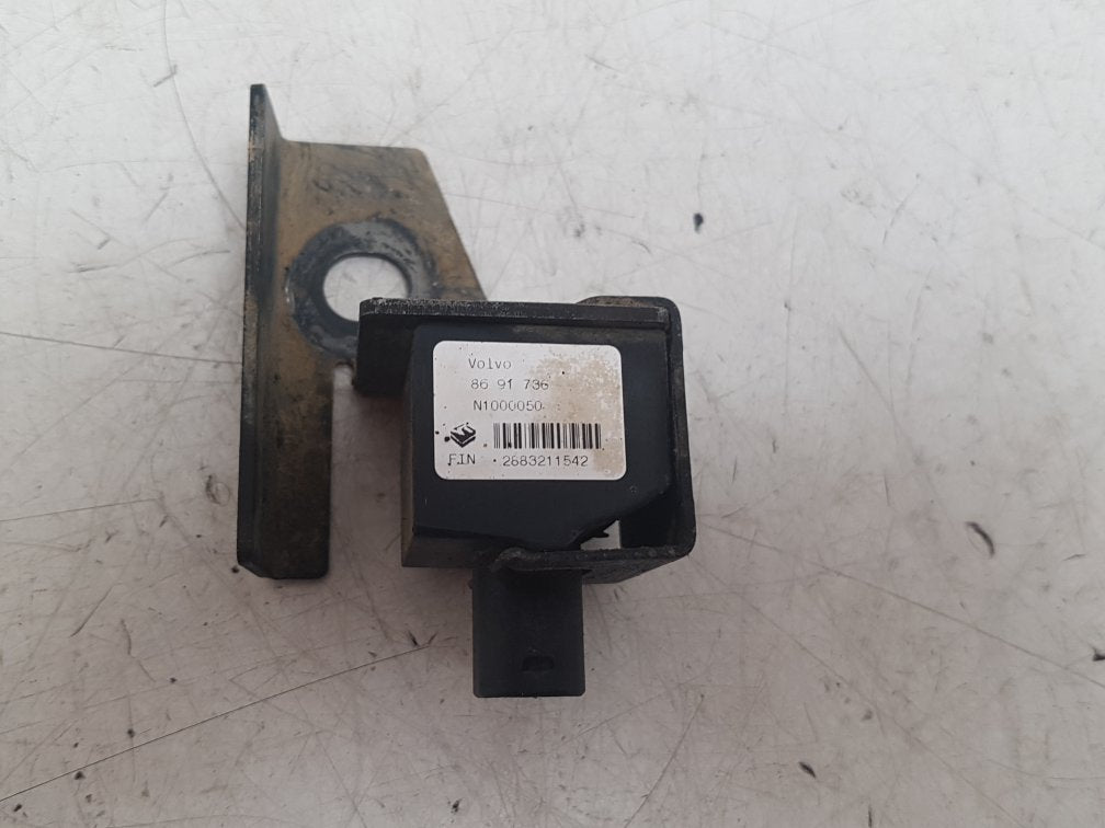 2000 - 2007 Volvo V70  Estate Crash Sensor 8691733