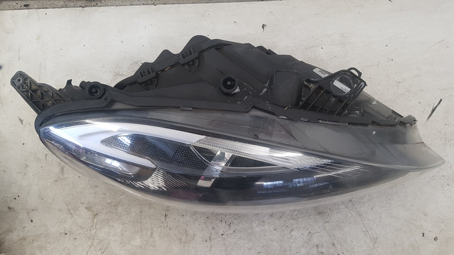 2015 Volvo V40 Right Headlight 31420010 VRAC Grade A