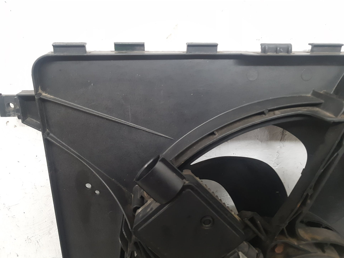2008 - 2016 Volvo V70  Estate RADIATOR FAN & COWLING (A/C CAR) 31305135