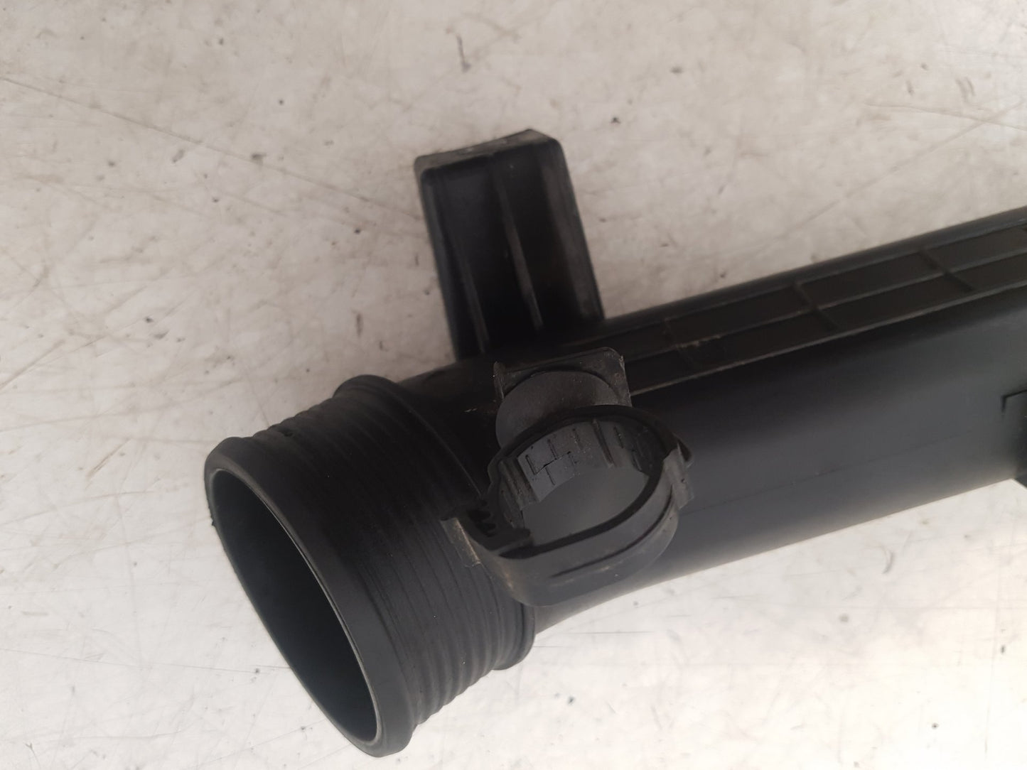 2017 - 2026 Volvo V60 II 225 Estate Intercooler Pipe 31686412