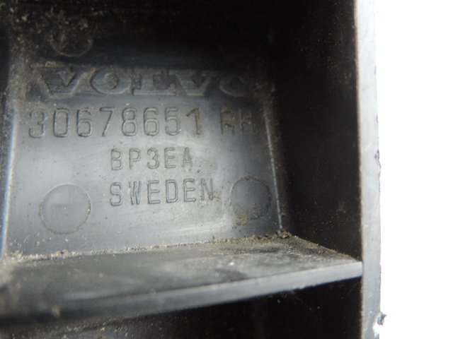 2007 - 2015 Volvo V70   BUMPER BRACKET (DRIVERS SIDE REAR) 30678651