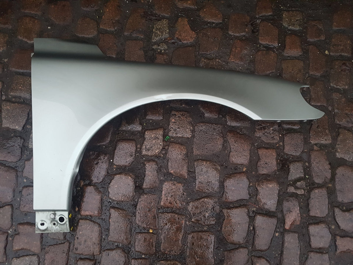 2008-2011 Volvo V70 Estate Front Right Driver Side Wing 471 Willow Green Pearl