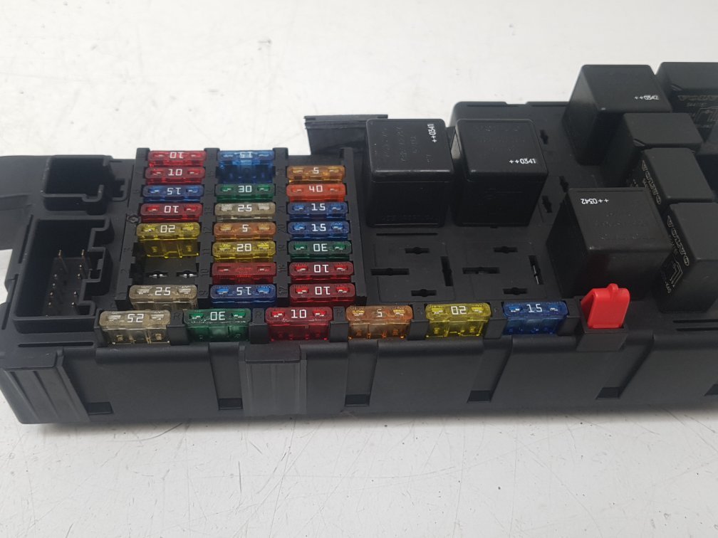 2003 - 2007 Volvo V70  Estate Engine Fuse Box 8645364