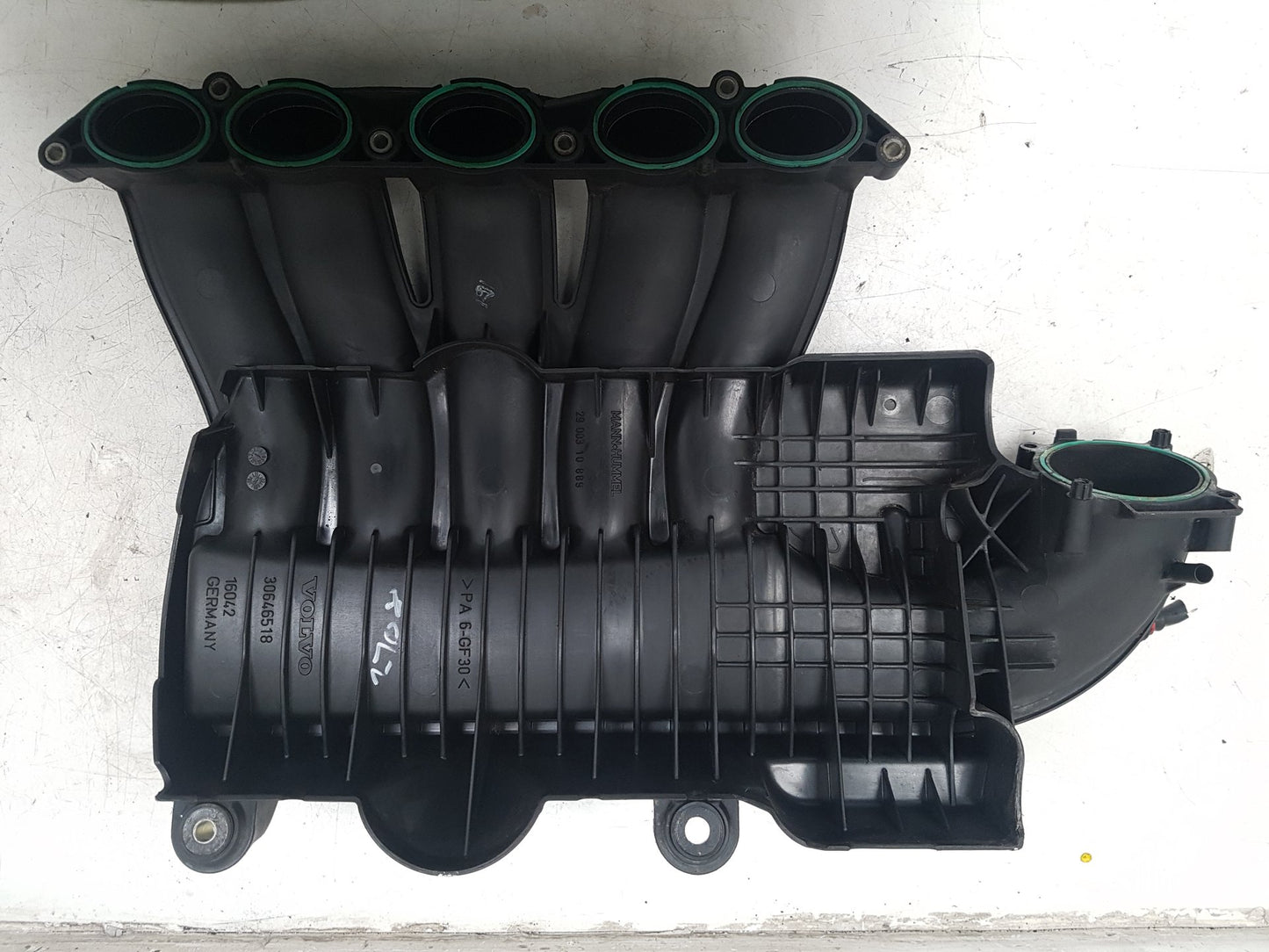 2007 Volvo C70  Convertible Intake Manifold 30650185