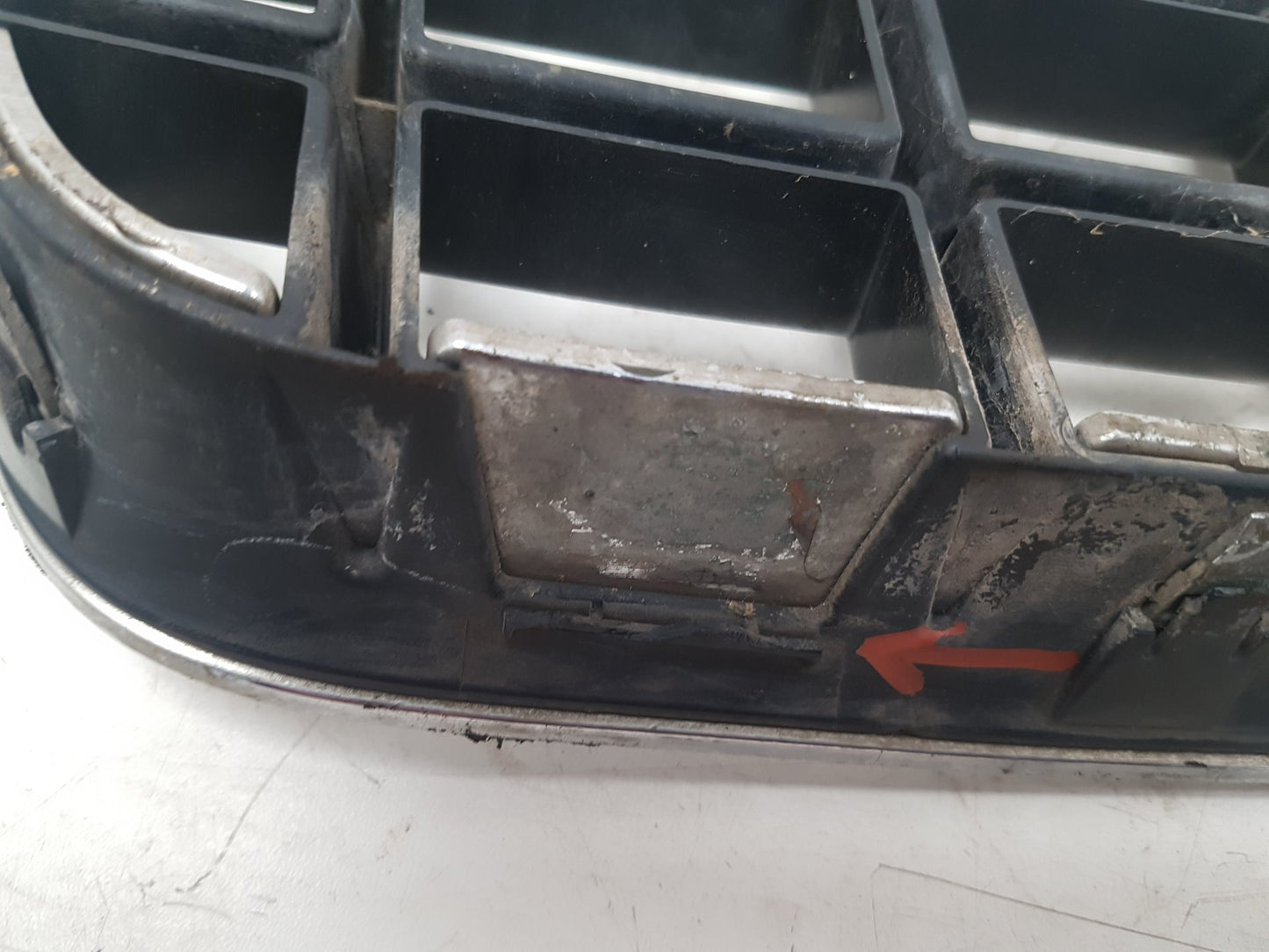2007 Volvo C70  Convertible FRONT GRILL 08620343
