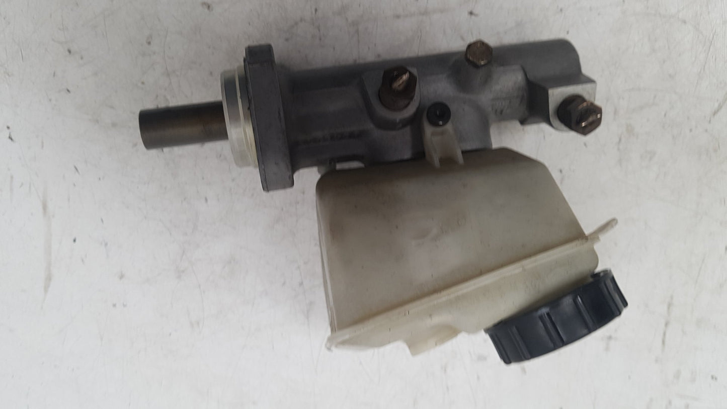 2003 - 2007 Volvo V70  Estate Brake Master Cylinder 8646008