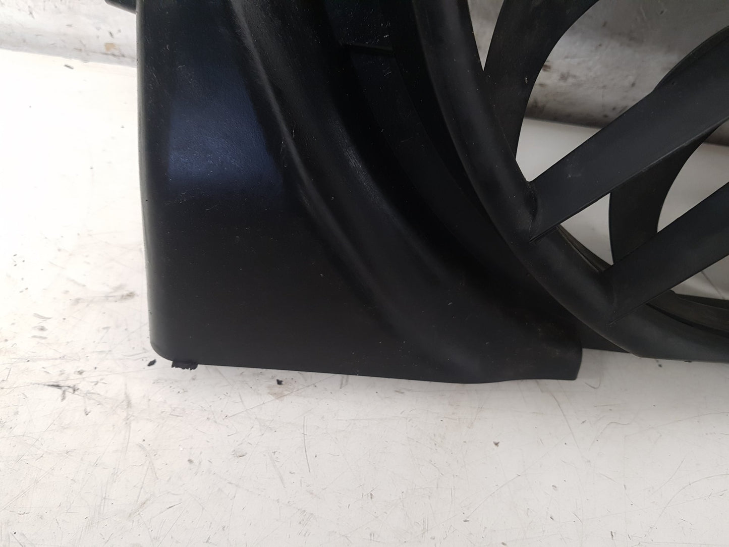 2000 - 2007 Volvo XC70  Estate RADIATOR FAN & COWLING (A/C CAR) 30741144
