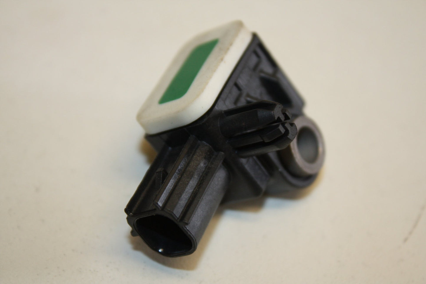 2010 - 2018 Volvo V60   Crash Sensor 8V4T-14B006-AA