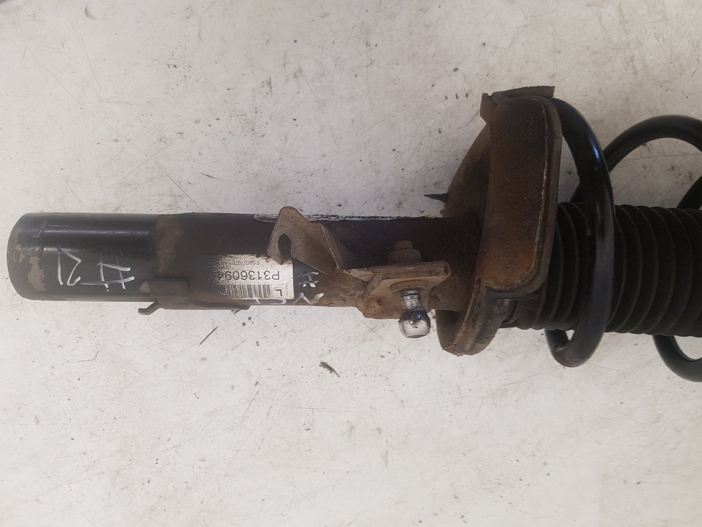 2012-2015 Volvo V40 Left Front Shock Absorber 31360945 VRAC Grade A