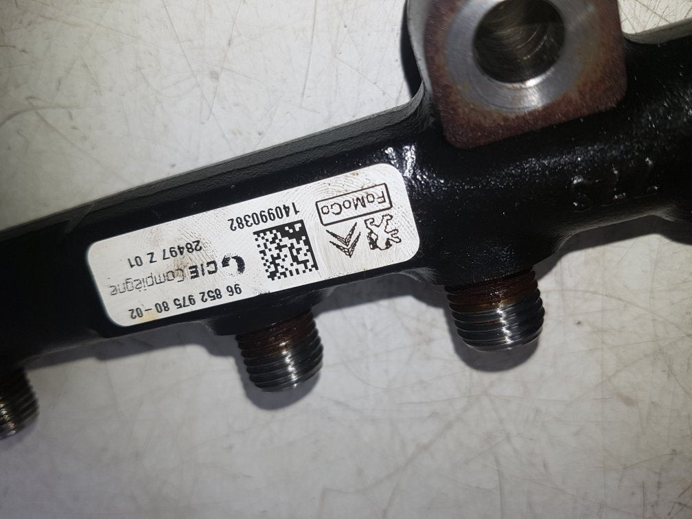 2012 - 2019 Volvo V40  Hatchback Injection Rail 968529758002