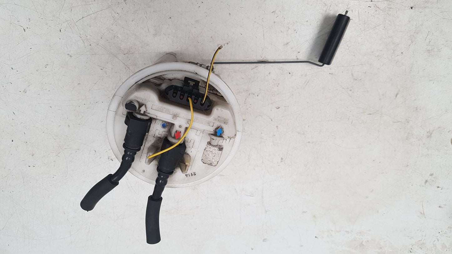 2000 - 2004 Volvo V40  Estate Fuel Sending Unit 30630542