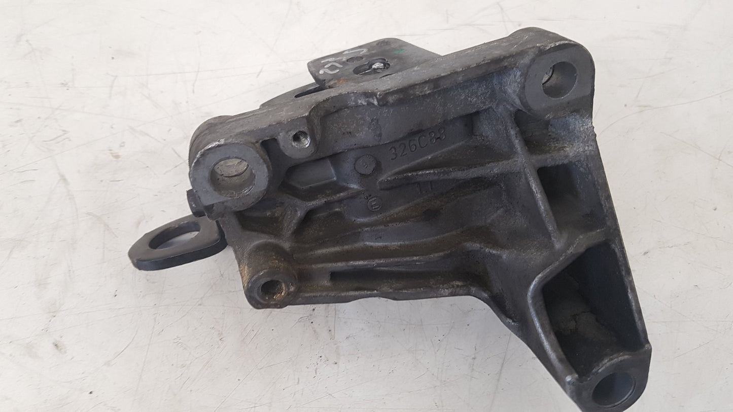 2000 - 2007 Volvo XC70  Estate ENGINE MOUNT (PASSENGER SIDE TOP) 326C88