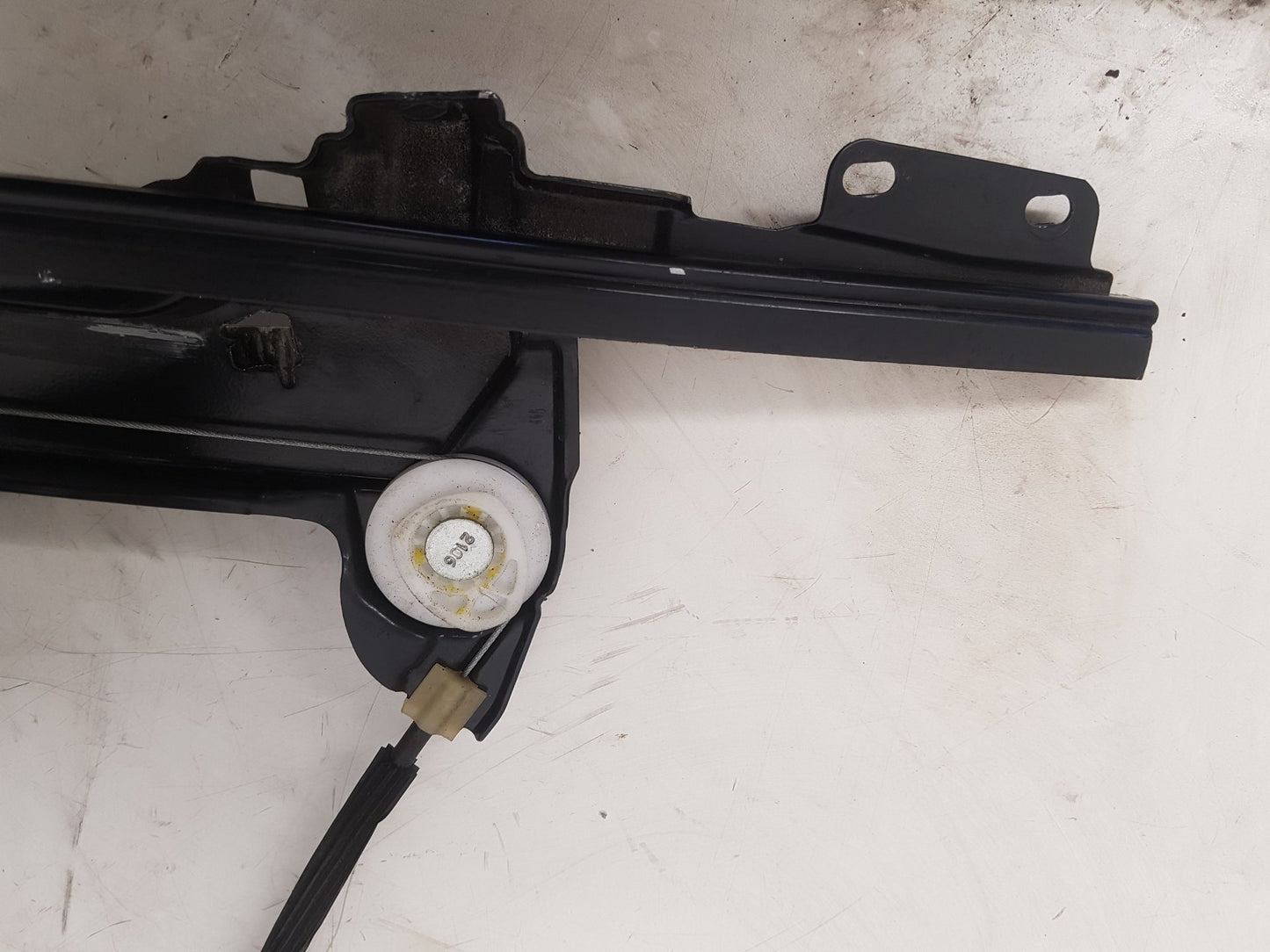 2007 - 2013 Volvo C70  Convertible WINDOW REGULATOR/MECH ELECTRIC  (FRONT PASSENGER SIDE) 30633660