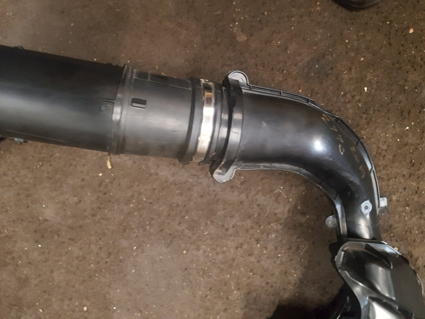2017 - 2026 Volvo V60 II 225 Estate AIR INTAKE RESONATOR PIPE 31657341