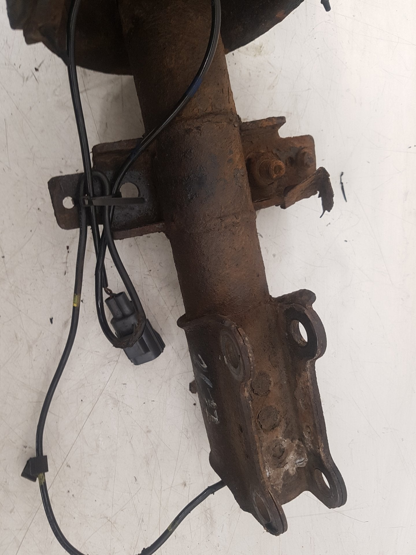 2000 - 2007 Volvo XC70  Estate Left Front Shock Absorber