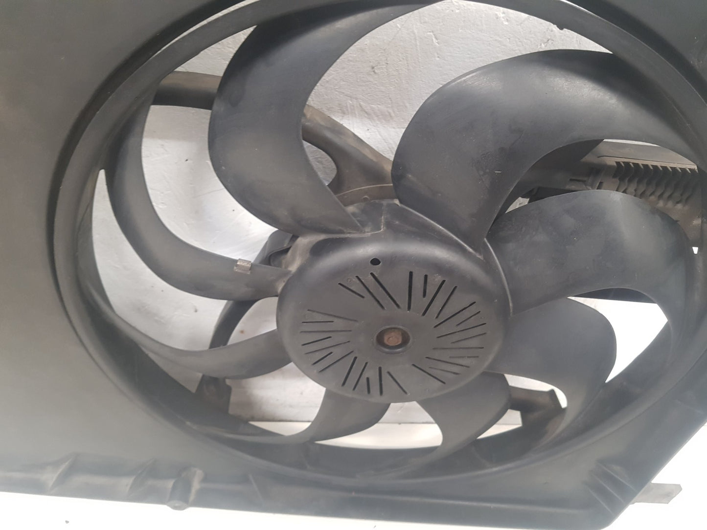 2012 - 2016 Volvo V40 Cross Country  Hatchback RADIATOR FAN & COWLING (A/C CAR) 32137338