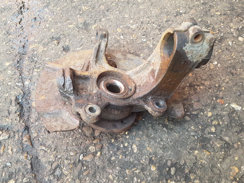 2007 - 2015 Volvo V70  Estate Left Front Hub Assembly