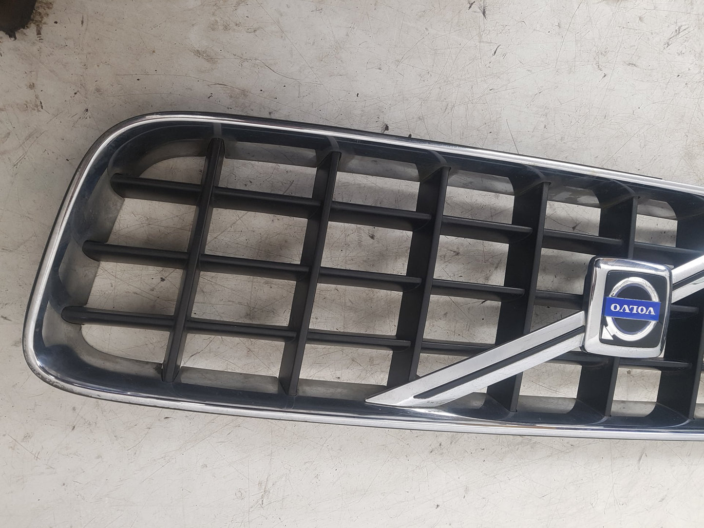 2003 - 2010 Volvo XC90  Estate FRONT GRILL 8620641