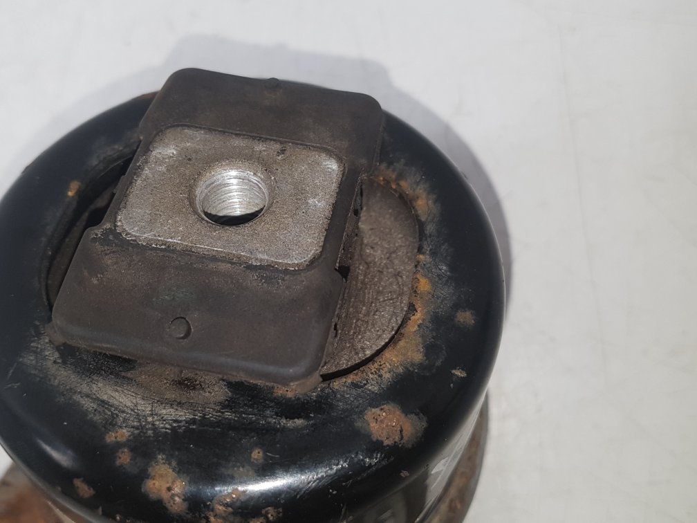 2009 - 2015 Volvo XC60  Estate Right Engine Mount 30671245