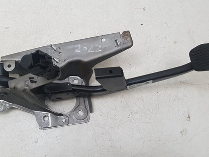 2007 Volvo C70  Convertible Brake Pedal 4N51-2467-BF