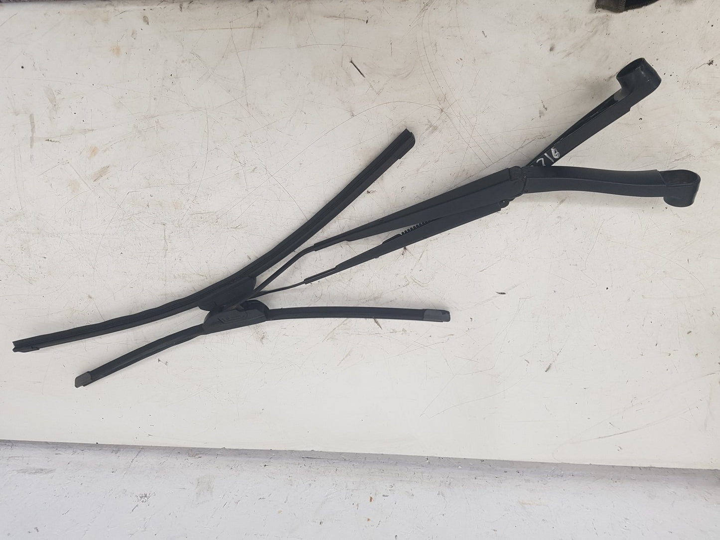 2010 - 2012 Saab 9-5  Saloon FRONT WIPER ARMS (PAIR) 13240569