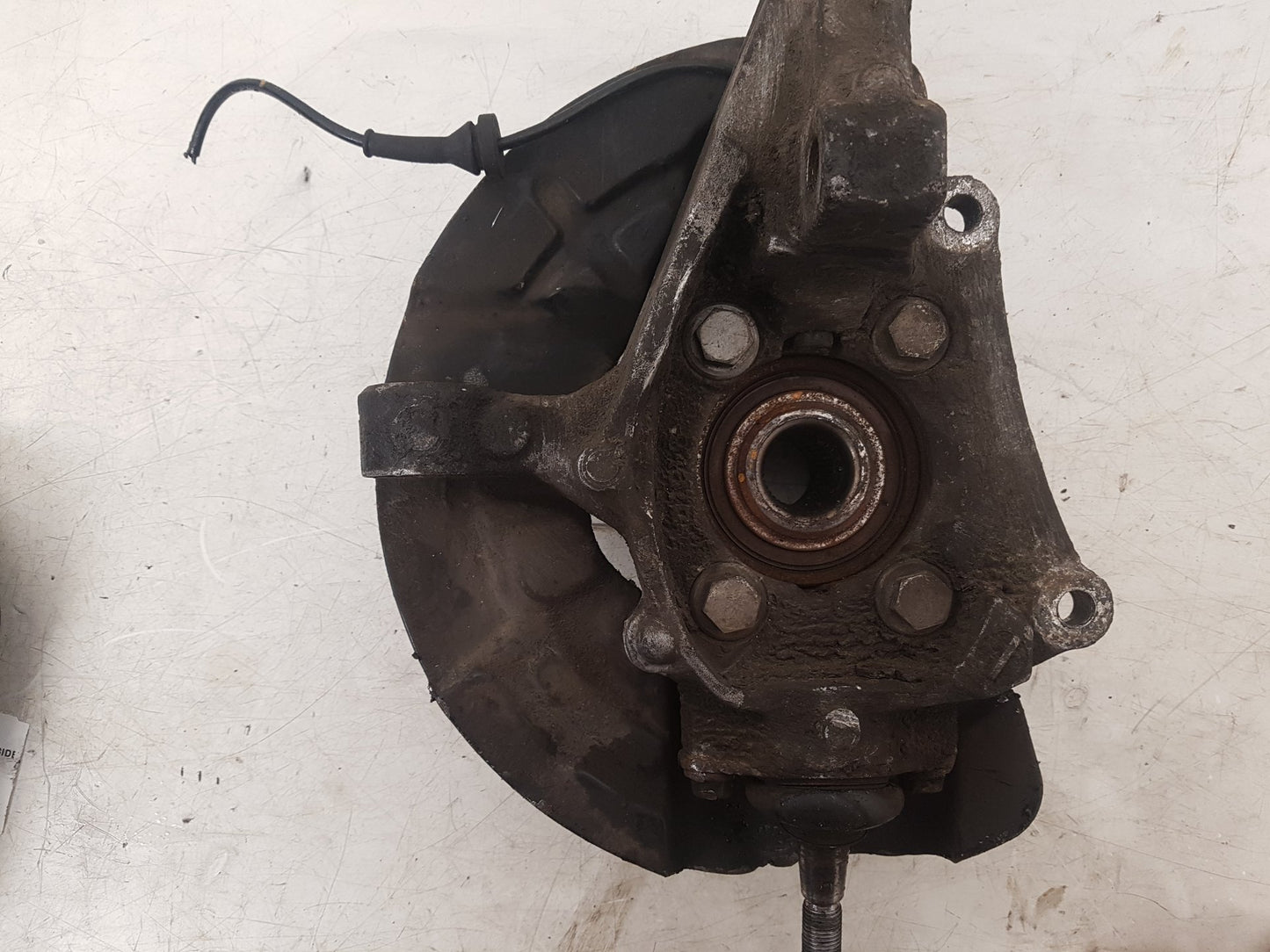 2007 Volvo V70  Estate Left Front Hub Assembly 31200311