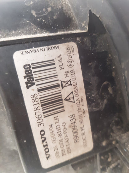 2002 - 2006 Volvo XC90  Estate Left Headlight 30678188