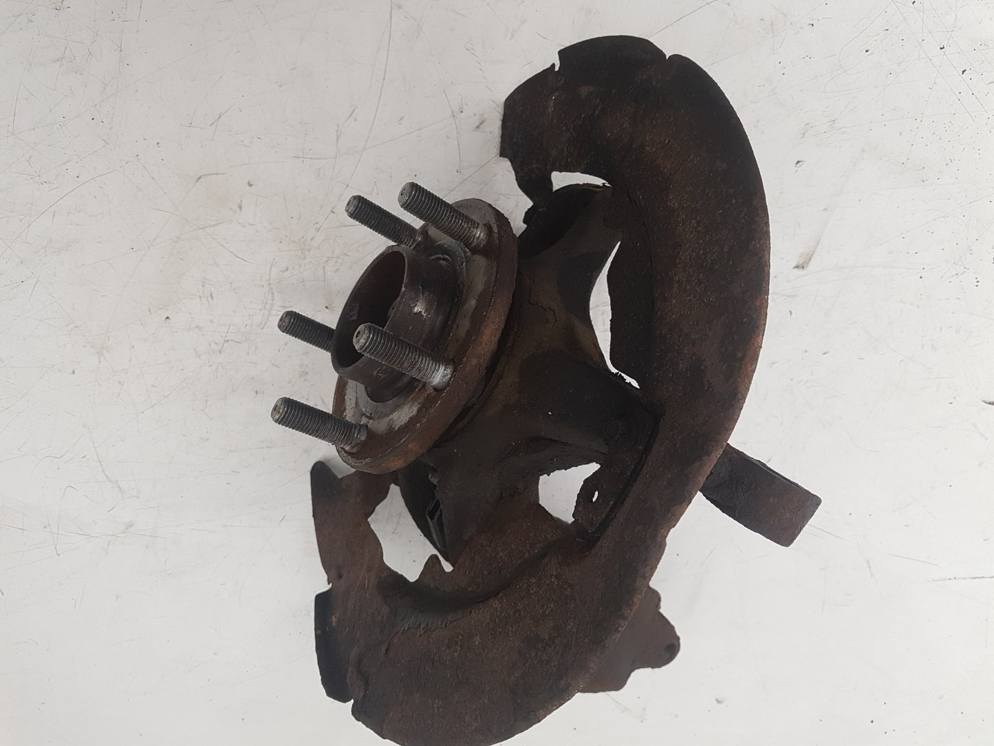 2010 - 2012 Volvo S40  Saloon Right Front Hub Assembly 3M51-3K170