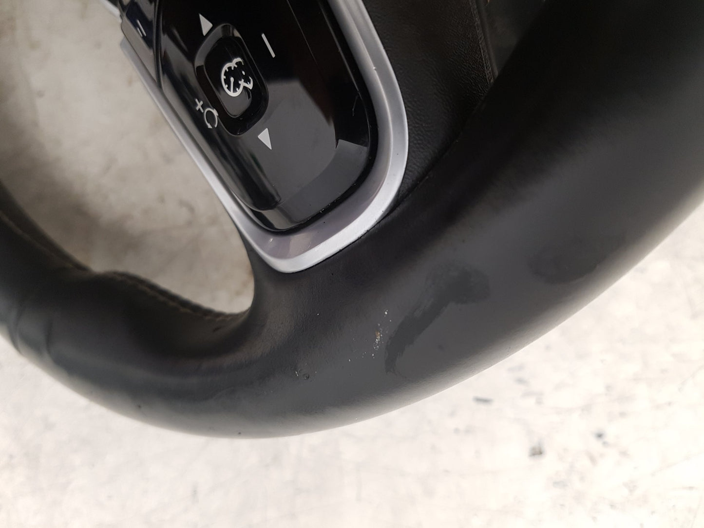 2017 - 2026 Volvo V60 II 225 Estate Steering Wheel 32227373