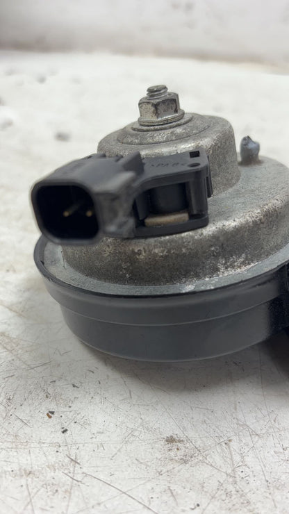 2013 - 2016 Volvo V40 III 525 Hatchback HIGHER AND LOWER HORNS (PAIR) 00553306