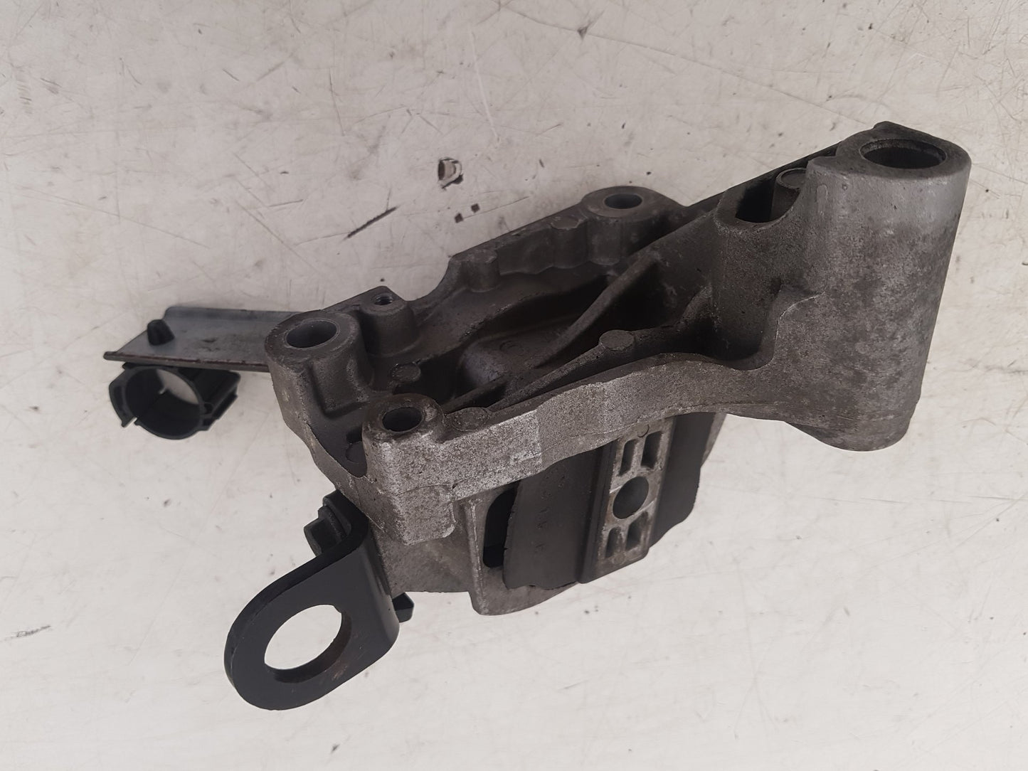 2013 - 2016 Volvo V40 III 525 Hatchback ENGINE MOUNT (TOP) 30741583