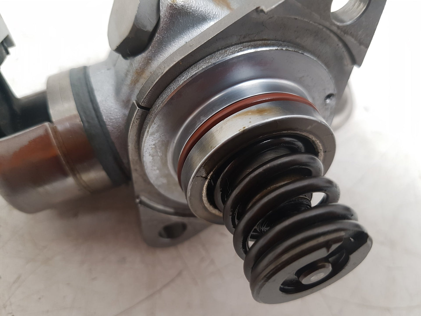 2015 - 2019 Volvo V40 Cross Country  Hatchback High Pressure Pump 31437903