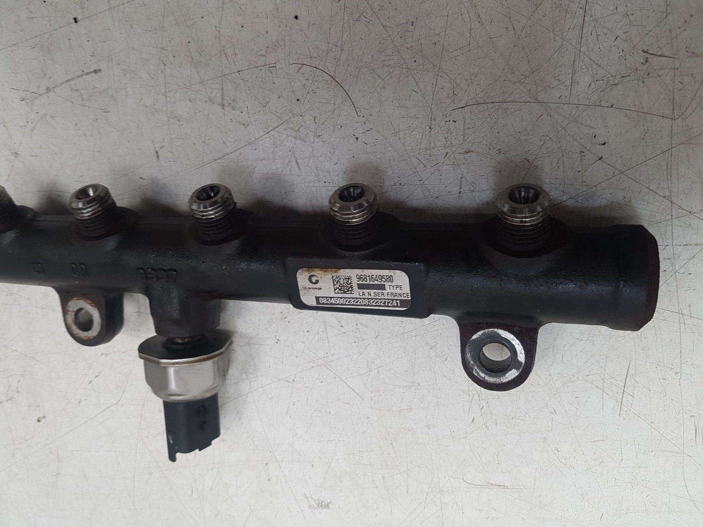 2006 - 2013 Volvo C30  Hatchback Injection Rail 9681649580