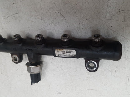 2006 - 2013 Volvo C30  Hatchback Injection Rail 9681649580