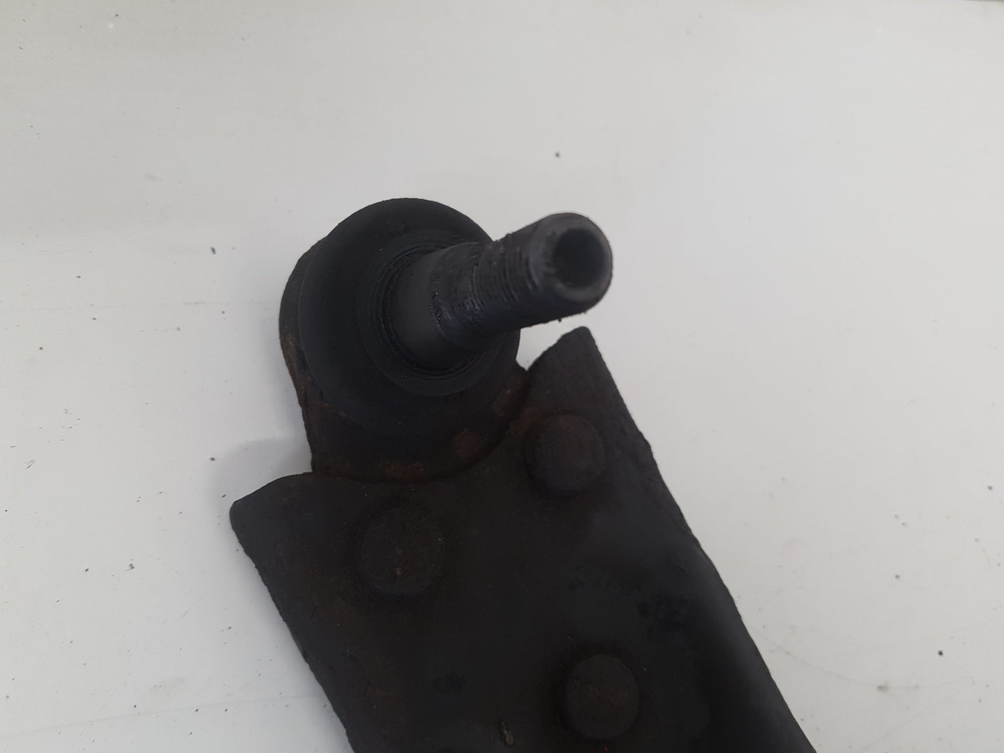 2007 - 2013 Volvo C70  Convertible WISHBONE (FRONT DRIVER SIDE) 31277462