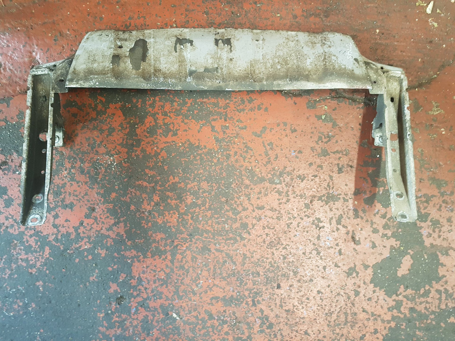 2004 Volvo XC90  Estate Front Bumper Under Tray