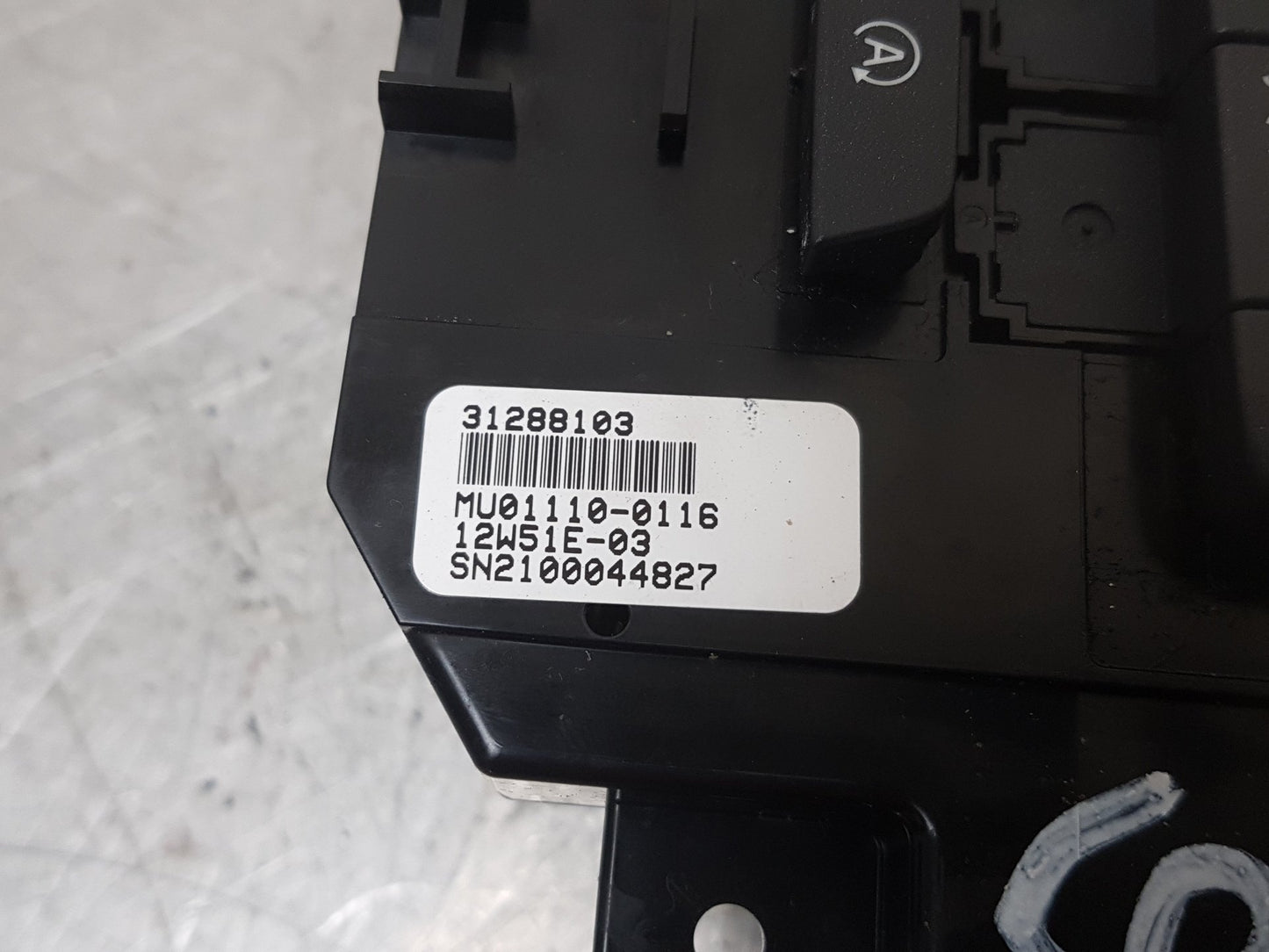 2012 - 2019 Volvo V40  Hatchback HEATER & RADIO CONTROL PANNEL 31288103