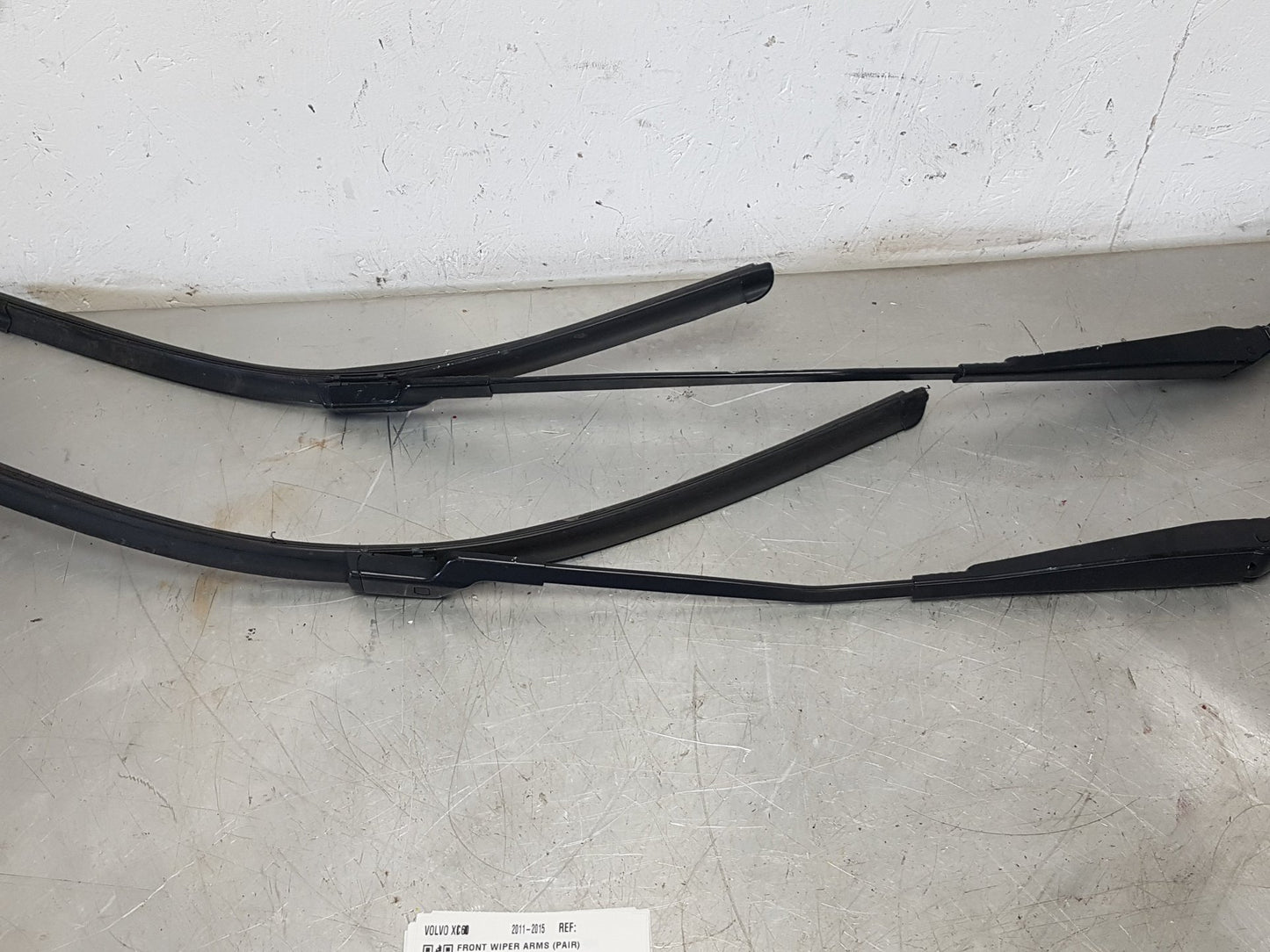 2008 - 2017 Volvo XC60  Estate FRONT WIPER ARMS (PAIR) RH 30753530