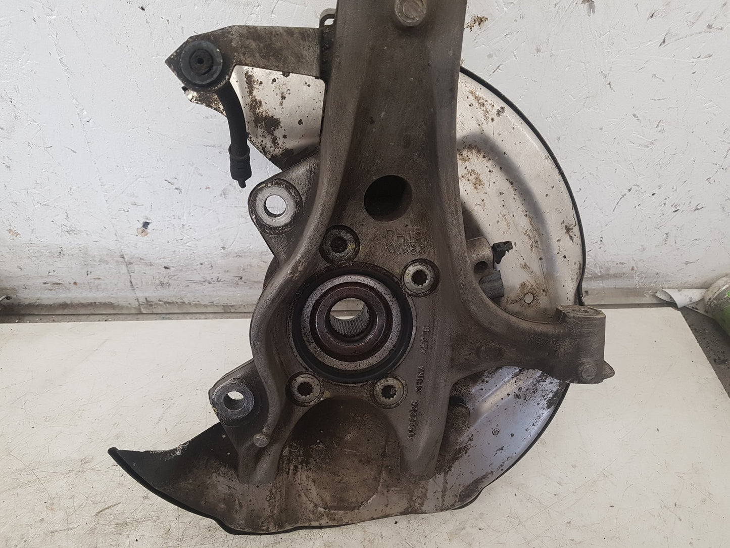 2017 - 2025 Volvo V90 235, 236 Estate Right Front Hub Assembly 31682226