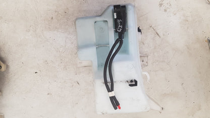 2012-2019 Volvo V40 525, 526 Hatchback Washer Bottle and Motor 31391616