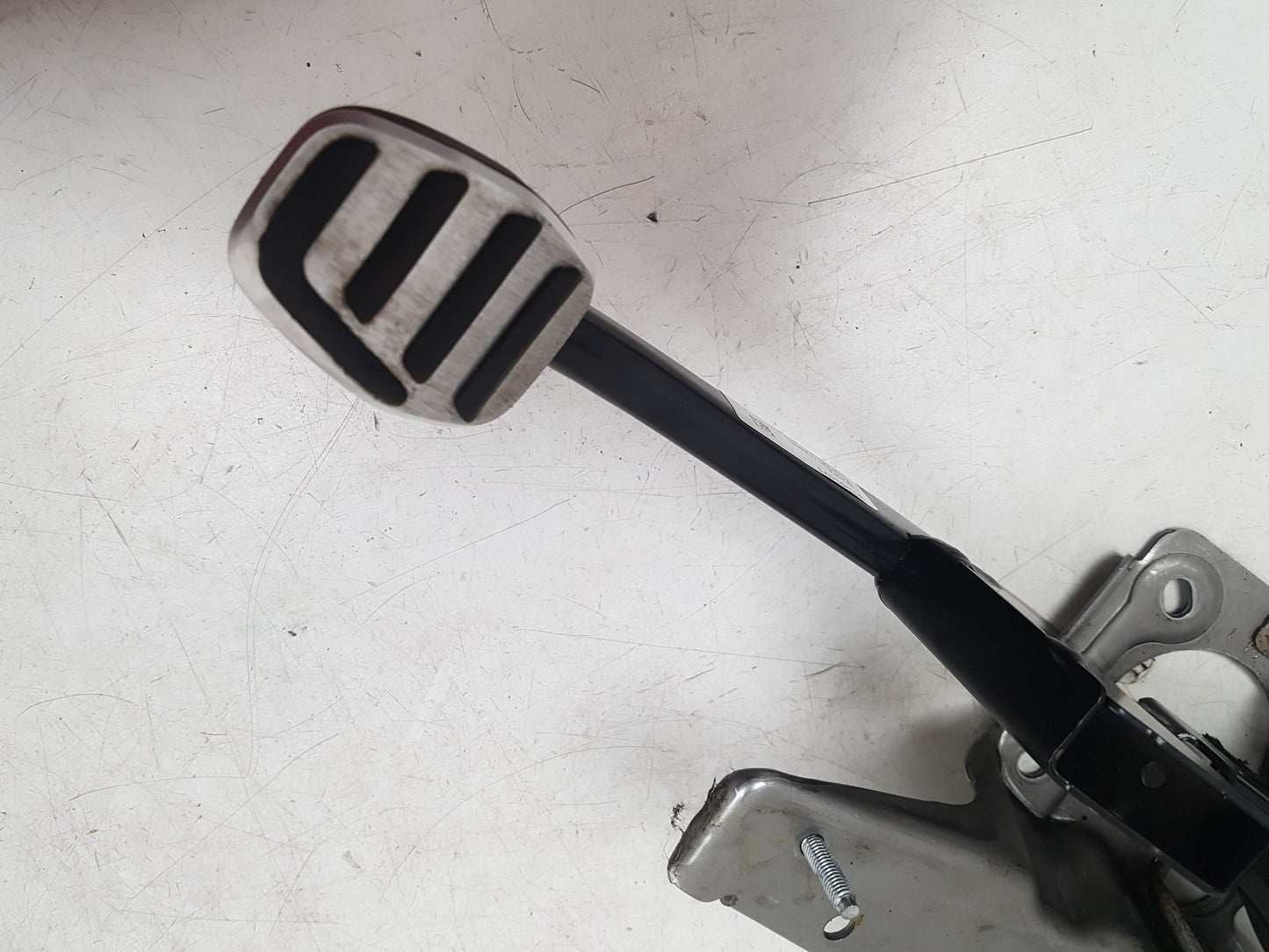 2012 - 2019 Volvo V40  Hatchback Brake Pedal 31381471