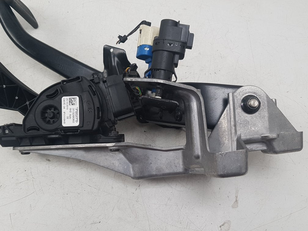 2010 - 2014 Volvo V60  Estate Accelerator Pedal 31329060