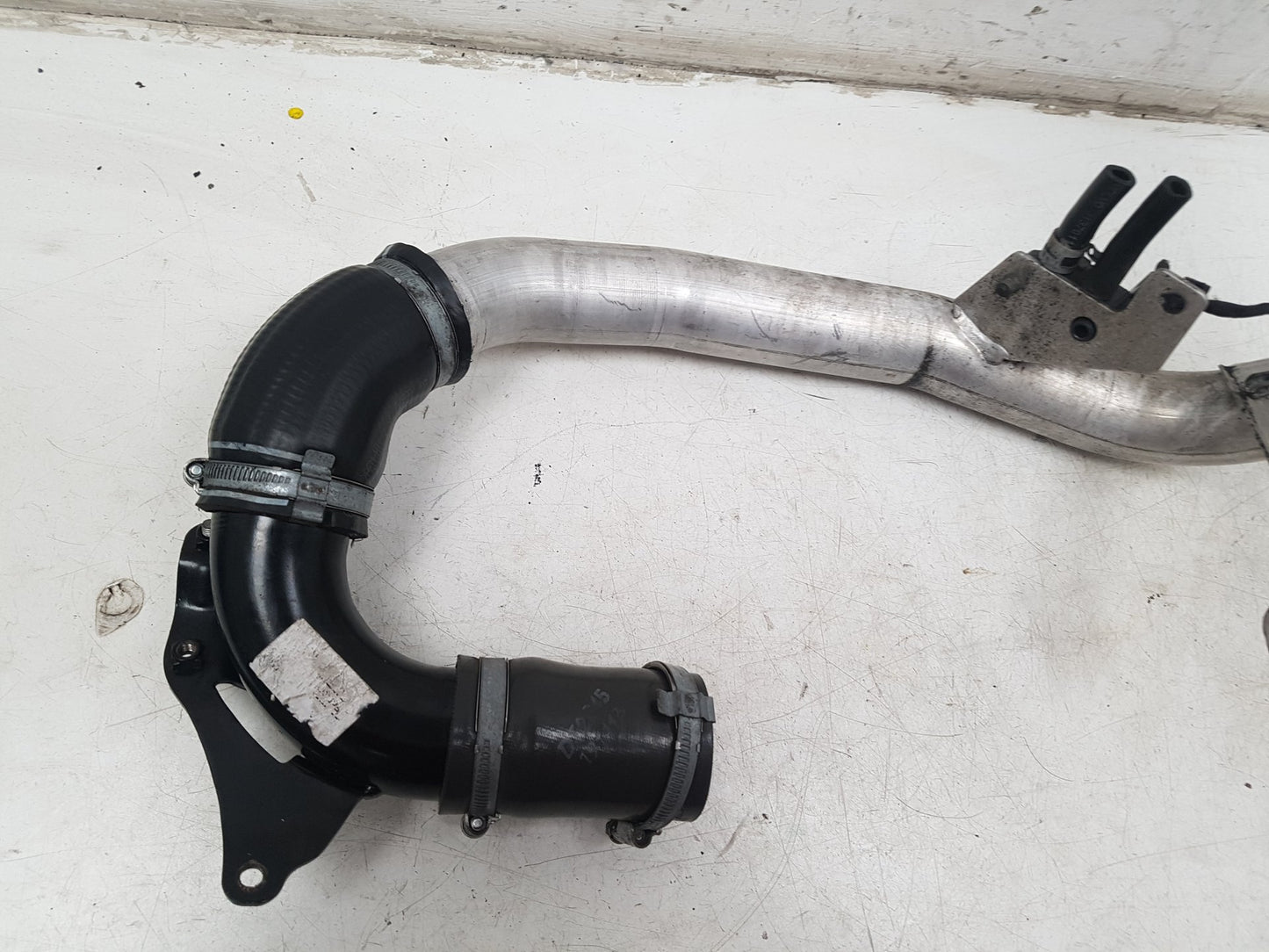 2012 - 2019 Volvo V40  Hatchback Intercooler Pipe 31370340