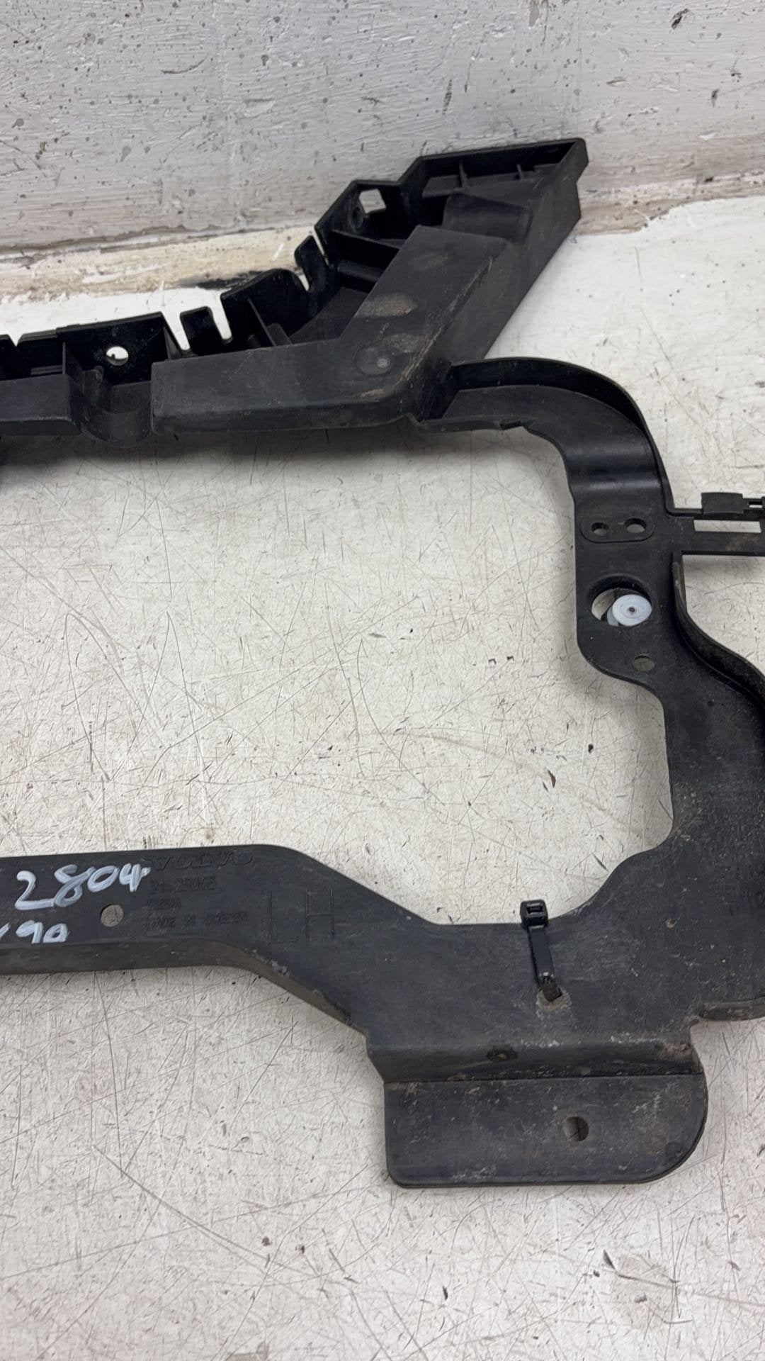 2017 - 2025 Volvo V90 235, 236 Estate BUMPER BRACKET (PASSENGER SIDE REAR) 31383286